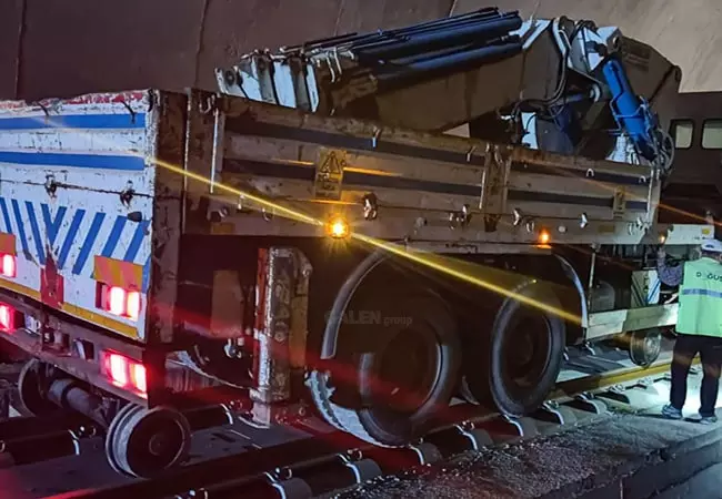 Mercedes Axor 3340 Demiryolu Ataşmanı Kamyon Yürütme Demiryollarında Kamyon Tır Ekskavatör Kullanılması İmkan Sağlamak Amacıyle Üretilmiş Bir Ekipmandır