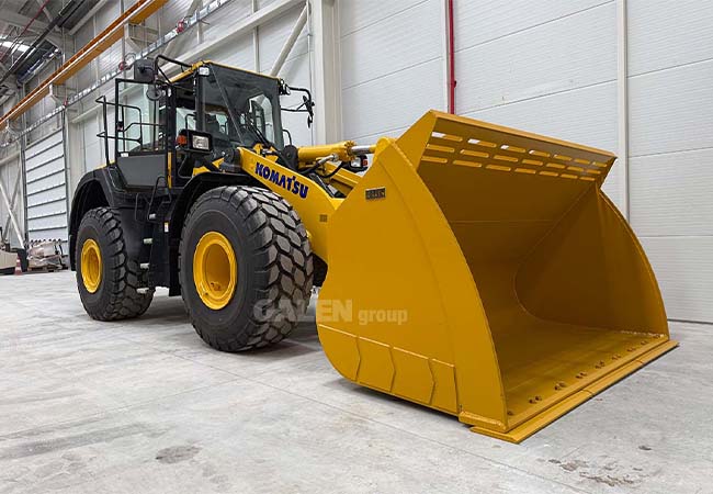 Komatsu WA470 Hafif Malzeme Kovaları